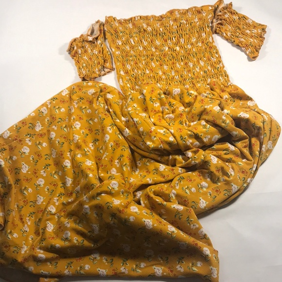 Poof! Dresses & Skirts - Maxi stretchy maxi dress size small